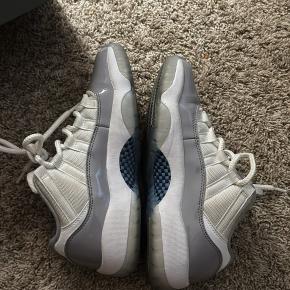 Jordan’s Sneakers Like New - Picture 5 of 8